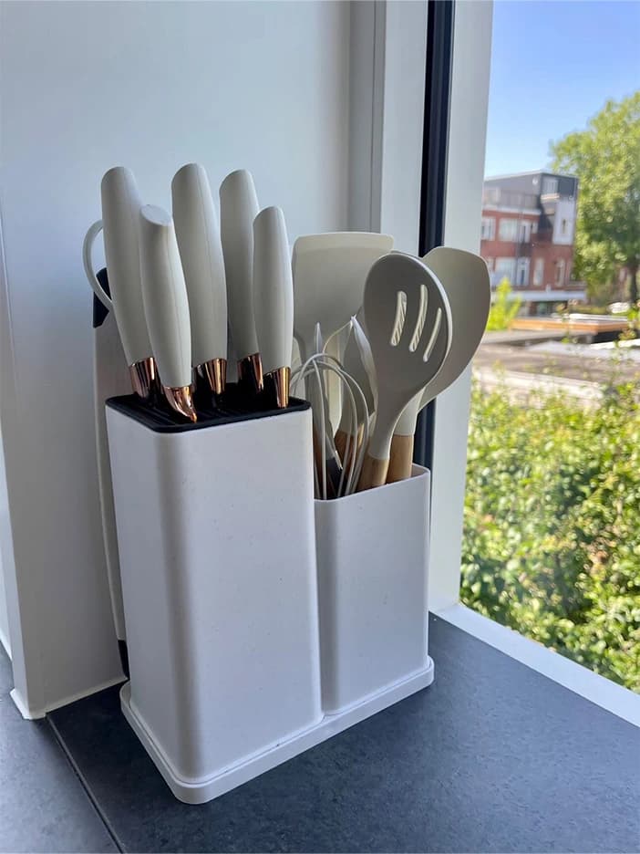 Review foto van 19-delige keukenset nude op vensterbank